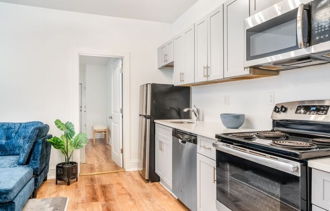 1 bed, 1 bath, $1,475, Unit B Building 203R