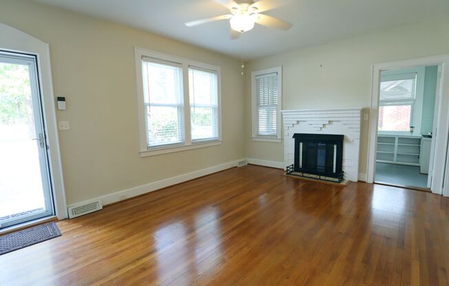 Charming 3 Bedroom, 2 Bathroom on Kilbourne - Available Mid-September!