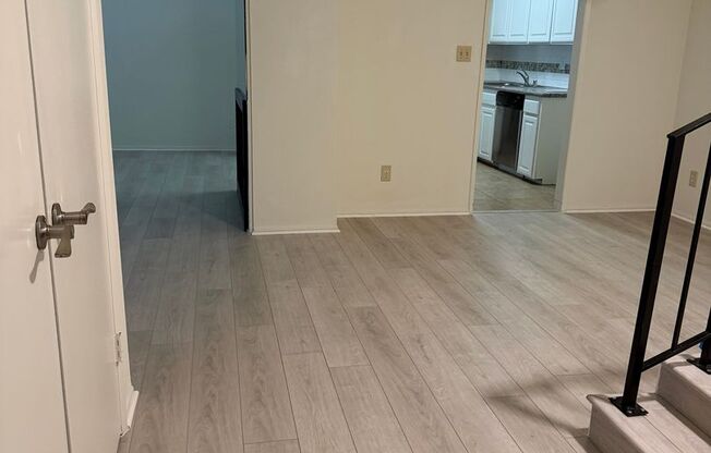 054 - Madre Del Mar Apartments