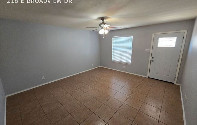 218 E BROADVIEW DR