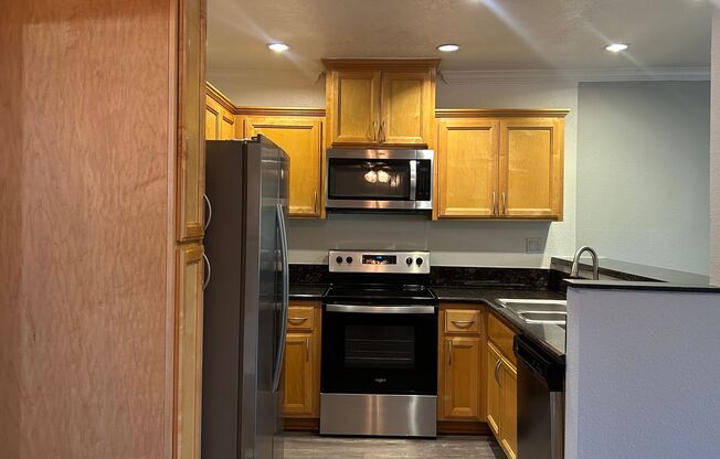 2 beds, 2 baths, 880 sqft, $2,795, Unit H-12