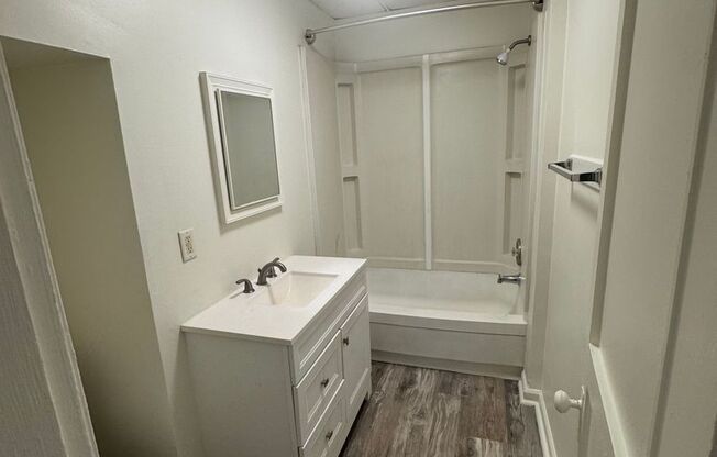 2 beds, 1 bath, $1,300, Unit 1530 Fifth Avenue - 1