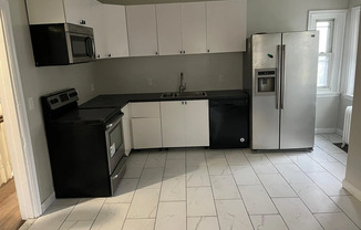 3 beds, 1 bath, $1,400, Unit Unit 3