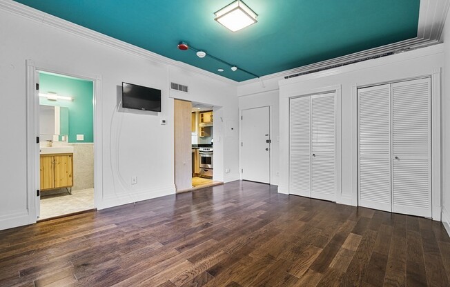 Studio, 1 bath, 350 sqft, $2,500, Unit 204