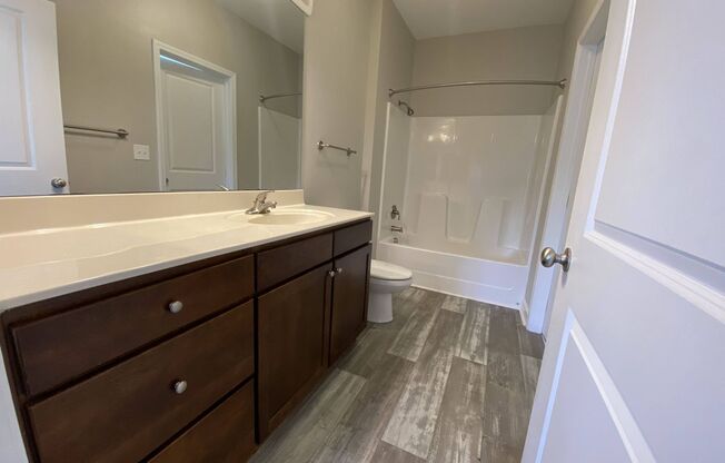 2 beds, 2 baths, 1,160 sqft, $1,899, Unit 40-202