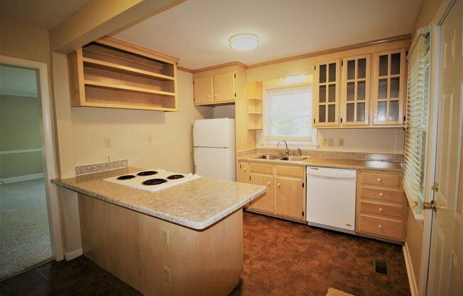 2 beds, 1 bath, $1,695