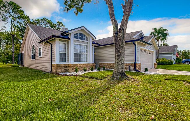 Hunter's Creek - 3 Bedroom, 2 Bathroom Pool Home