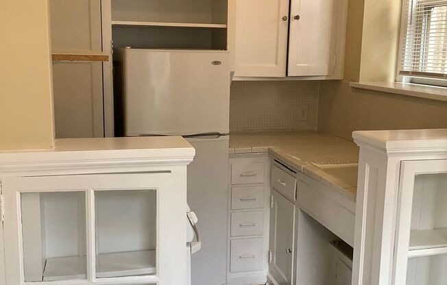 Studio, 1 bath, 450 sqft, $945, Unit 108