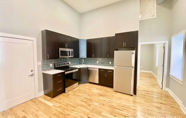 1523 W Girard Ave