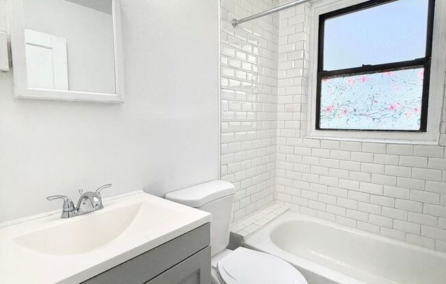 1 bed, 1 bath, $1,050, Unit F4