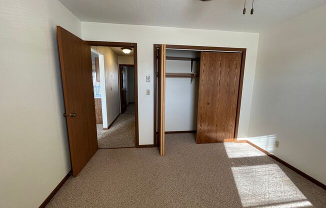 2 beds, 1 bath, 950 sqft, $1,300, Unit C