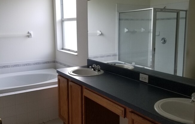 Lovely Four Bedroom with Pond View