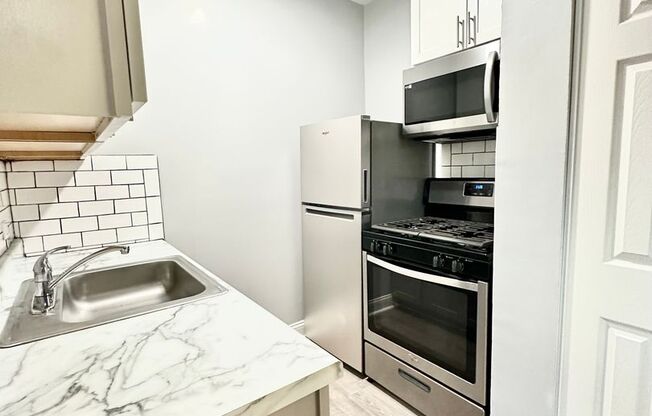 Studio, 1 bath, 375 sqft, $1,300, Unit 4241-G3