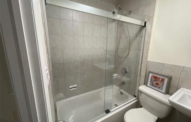 Studio, 1 bath, $2,500