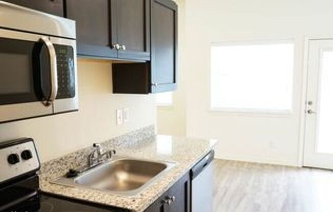 Studio, 1 bath, 435 sqft, $1,298, Unit 206