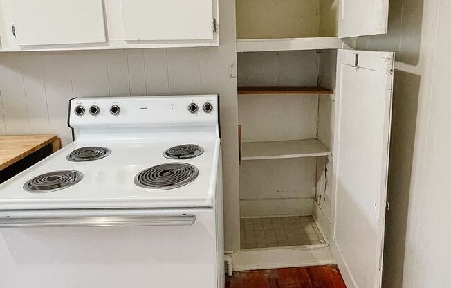 2 beds, 1 bath, $900