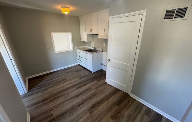 2 beds, 1 bath, $1,100