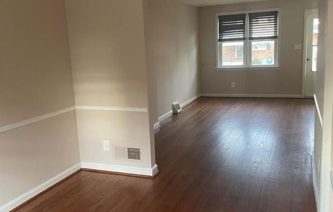 Townhome In Glen Burnie