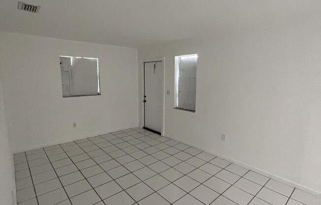 3 beds, 1 bath, 942 sqft, $2,050, Unit 6238