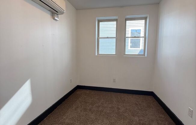 Spacious 2 Bedroom/1 Bath Apartment in Observatory Hill