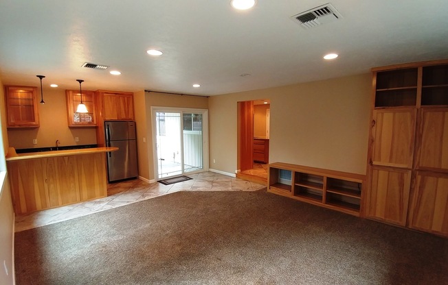 Gorgeous Home with Granite Counters and Custom Built-ins!