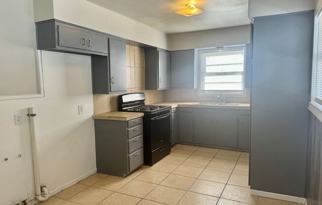 3 beds, 1 bath, $1,125