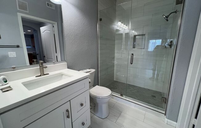 2 beds, 1 bath, $1,450, Unit # 1050