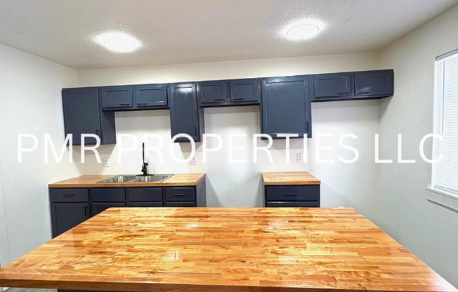 3 Bedrooms/2 Bathroom House