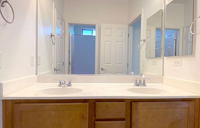 Great single story home 4 beds 3 baths in Henderson