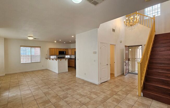 GORGEOUS HOME NEAR BLUE DIAMOND & DECATUR!!!!