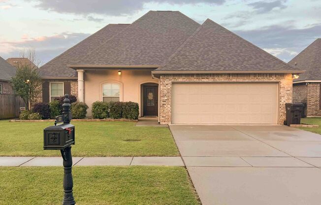 Beautiful 4bed/2 bath home in Cypress Bend