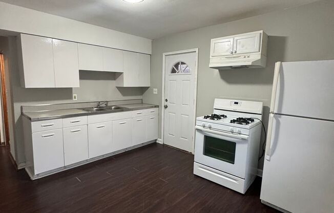 1 bed, 1 bath, $1,000, Unit 18335 1S