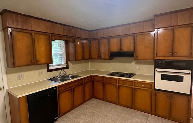 2 beds, 1 bath, 903 sqft, $1,170, Unit K-6