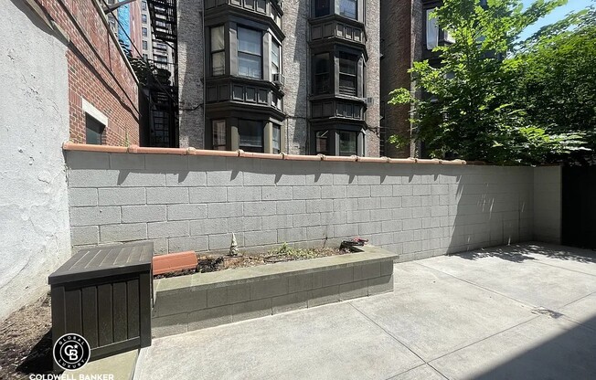257 W 91 ST