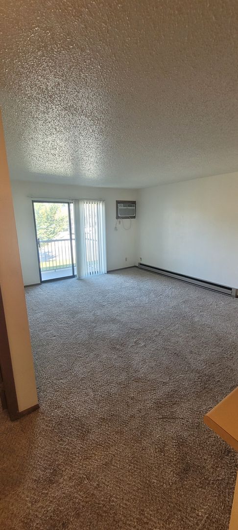 1 bed, 1 bath, 600 sqft, $650, Unit 206