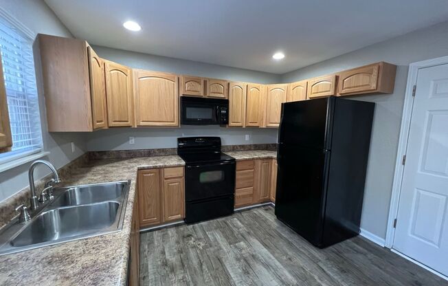 3 beds, 2.5 baths, 1,165 sqft, $1,895, Unit 831
