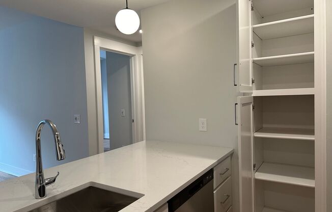 2 beds, 1 bath, 834 sqft, $1,720, Unit 218 - 401