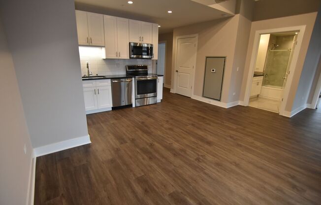 2 beds, 2 baths, 976 sqft, $4,275, Unit 3833-722