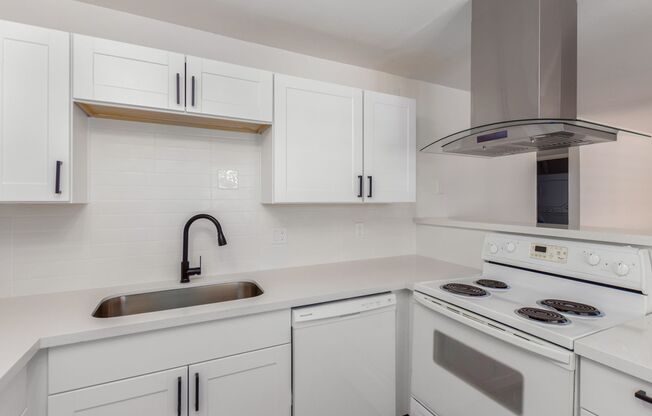 1 bed, 1 bath, 635 sqft, $1,250, Unit 11