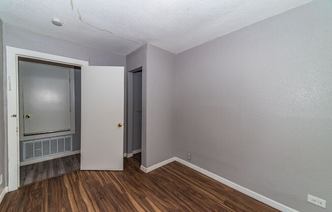 3 beds, 1 bath, $950, Unit 510-b