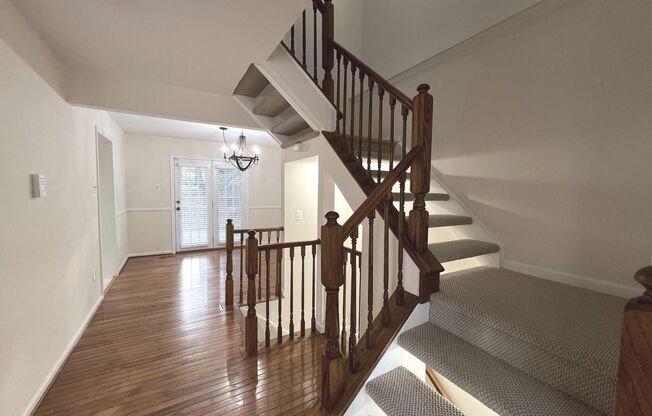 Beautiful Chapelgate 3bd 2.5bth, 1 car garage townhouse!