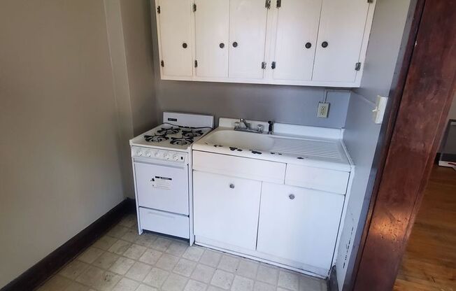 Studio, 1 bath, 325 sqft, $595, Unit #104