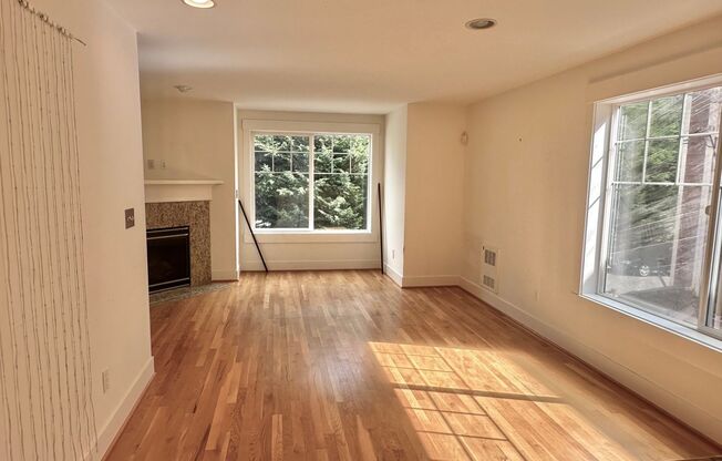 Lovely 3 bed Townhome in Pinehurst neighborhood!