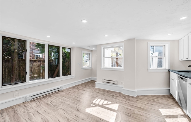 465 E 8 ST