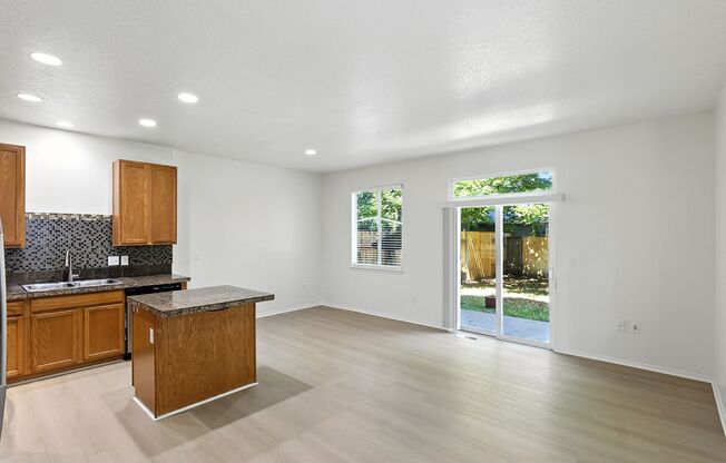 10911-15 NE Weidler St.