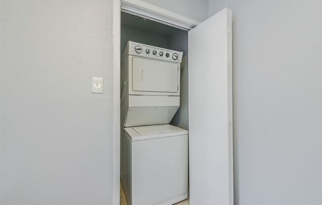 1 bed, 1 bath, 671 sqft, $945, Unit 28