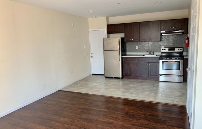 Studio, 1 bath, 650 sqft, $895, Unit Apt 2F