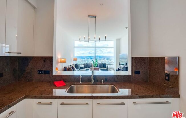 1 bed, 2 baths, 1,020 sqft, $5,500, Unit 31F
