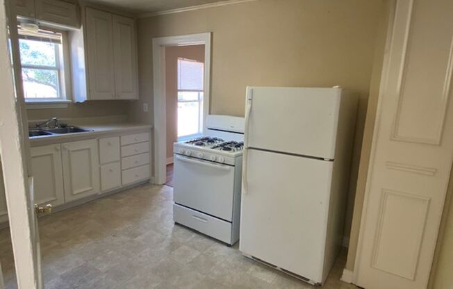 2 beds, 1 bath, $1,595