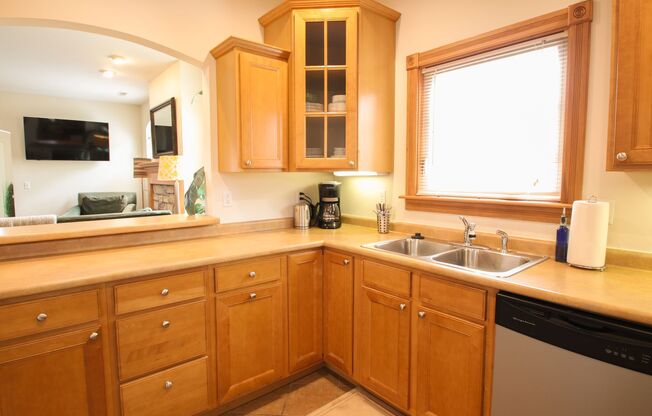 3 beds, 3 baths, 2,000 sqft, $2,850